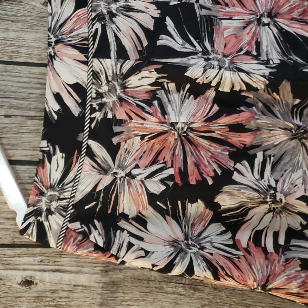 ⭐ Floral skirt - Picture 2 of 3